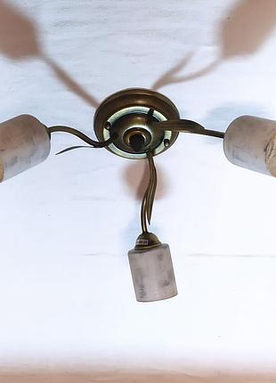 Люстра на 3 плафони3 фото