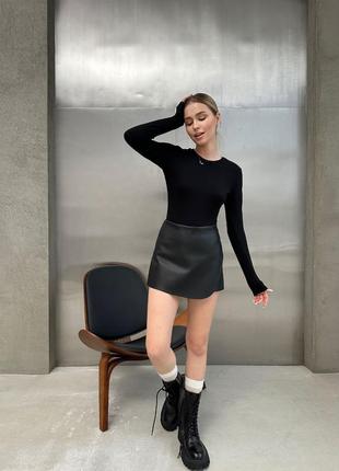 Женская короткая юбка шорты кожаная на замше черная белая коричневая серебристая4 фото
