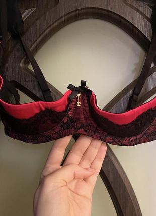 Шикарний, ажурний, бюстгальтер, в червоному, кольорі, з чорним ажуром, з припущеними, чашечками, від дорогого бренду: escora🫶
