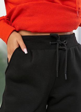 Утеплені спортивні штани на флісі з резинкою в талії з кішенями з високими манжетами з низу штанів5 фото