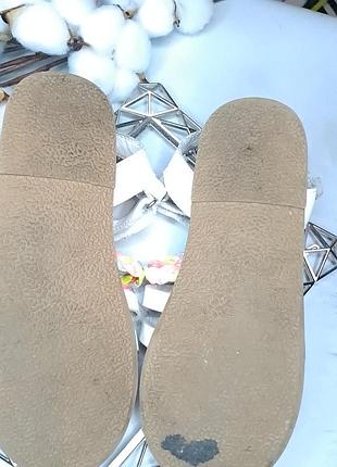 Яскраві босоніжки 3