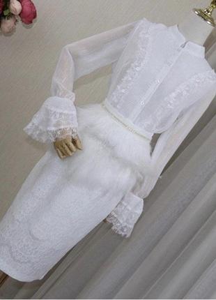 Спідниця зі страусиним пірям