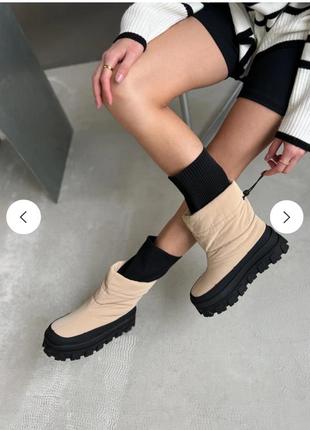 Черевики бежеві