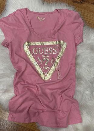 Розовая футболка гесс guess