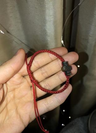 Красный браслет нить с крестом3 фото