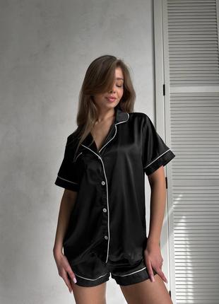 Стильна зручна класна класична жіноча проста легка для сну домашня комплектна піжама шорти шортики і та футболка чорна