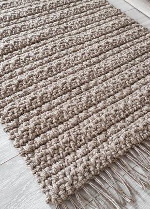 Невеликий плетений коврик. джутовий килимок ручної роботи. килим з китицями. циновка.6 фото