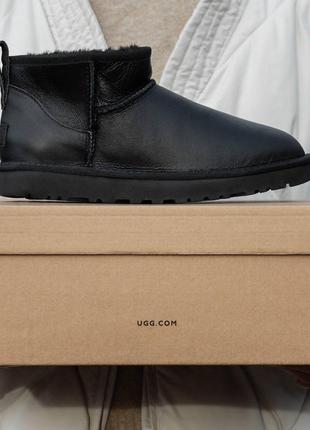 Мужские угги ugg classic ultra mini black leather ультра мини черного цвета