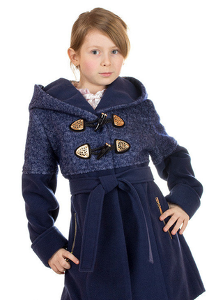 Демисезонное кашемировое пальто для девочки букле с поясом4 фото