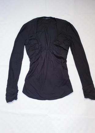 Кофта с глубоким декольте