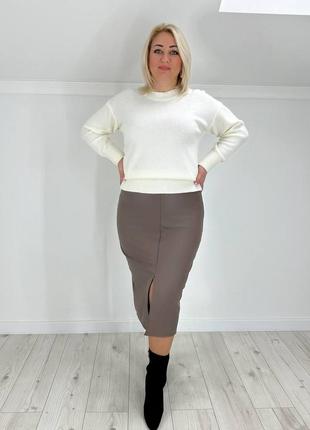 Юбка из эко кожи на флисе из высокой посадки с не великтм разрезом