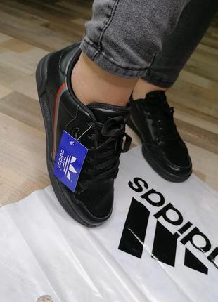 Кросівки в стилі adidas чорні2 фото