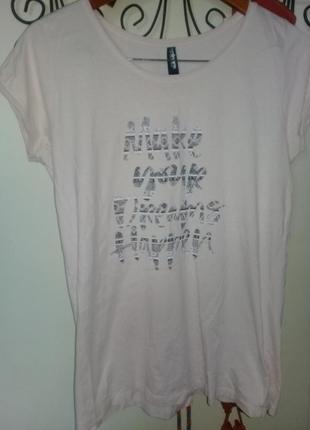 Футболка приємного кремового кольору