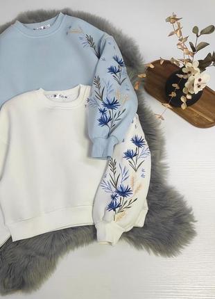 Свитшот с красивой вышивкой