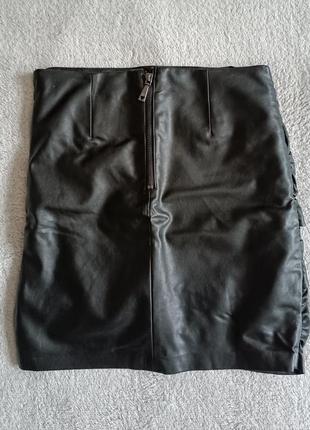 Кожаная короткая юбка от люксового бренда guess2 фото