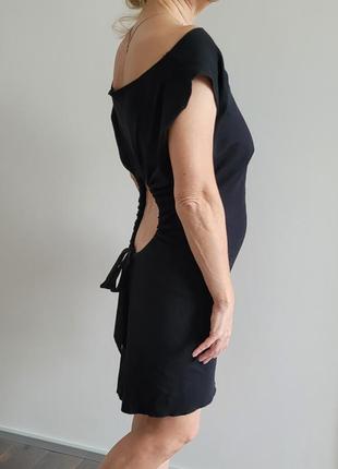 Платье с вырезом на спине черное англия4 фото