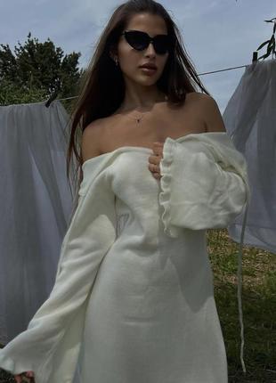 Молочное платье