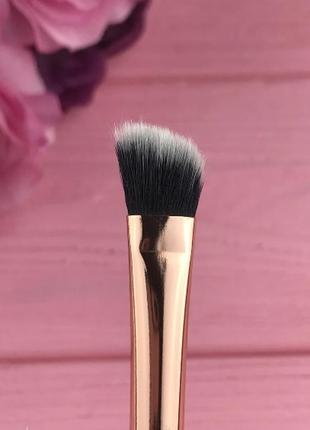 Кисть для растушевки теней скошенная №008 - malva cosmetics brush for shadows1 фото