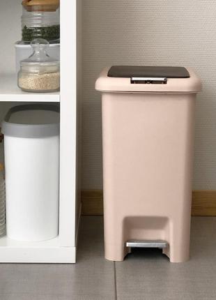 Ведро для мусора с крышкой и педалью