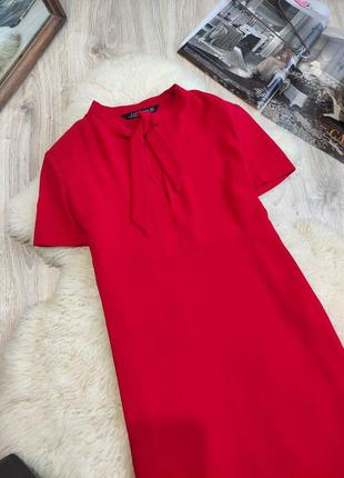 Червоне плаття прямого крою на зав'язці з завязкою вільно вільного крою сукня з коротким рукавом платье прямого кроя с завязкой на груди с разрезом2 фото