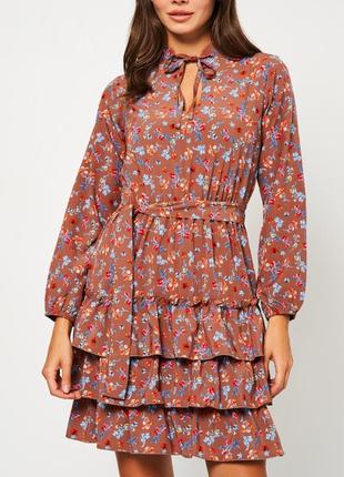 Сукня з воланами