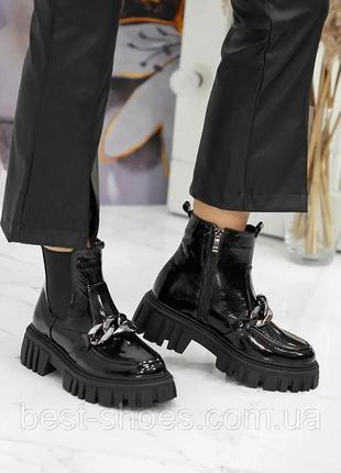 Лаковые натуральные ботинки женские на платформе с цепью черные