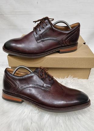 Шкіряні туфлі clarks