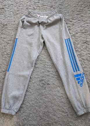 Штани утеплені спортивні adidas who size 164/s/xs
півпояс резинка 31-38
бедра 54
довжина 95