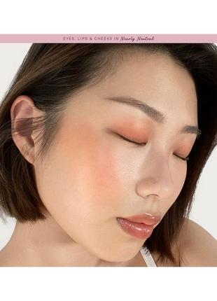 Блиск для губ rare beauty stay vulnerable glossy lip balm відтінок nearly neutral нюд3 фото