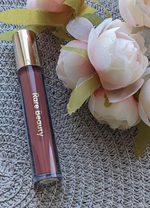 Блиск для губ rare beauty stay vulnerable glossy lip balm відтінок nearly neutral нюд