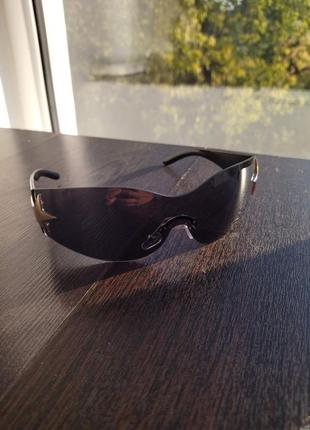 Чорні сонцезахисні окуляри з зірочками у стилі y2k