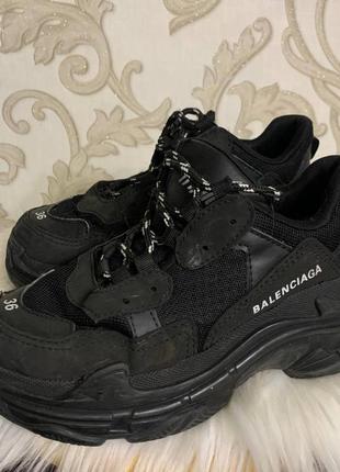 Чорні кросівки в стилі баленсіага