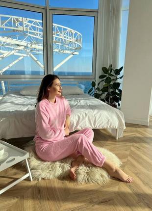 Жіноча якісна тепла м'яка махрова рожева трендова зимова піжама 2024