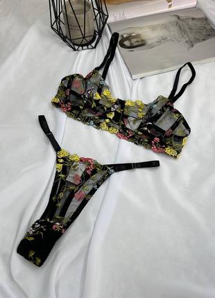 Комплект прозрачного чёрного нижнего белья щу цветочным принтом вышивкой стринги бикини бюст с косточками4 фото