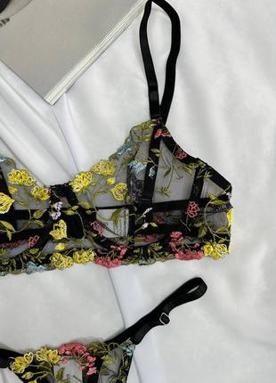Комплект прозрачного чёрного нижнего белья щу цветочным принтом вышивкой стринги бикини бюст с косточками3 фото