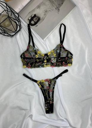 Комплект прозрачного чёрного нижнего белья щу цветочным принтом вышивкой стринги бикини бюст с косточками