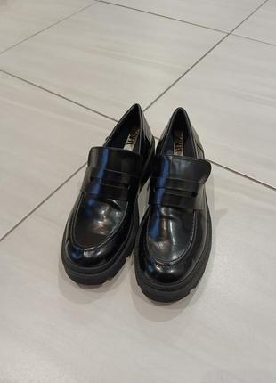 Лоферы. zara из лакированной кожи