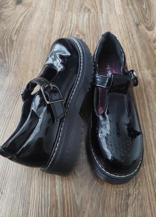 Лаковані туфлі оксфорд з пряжкою а-ля marten's від miss riot2 фото