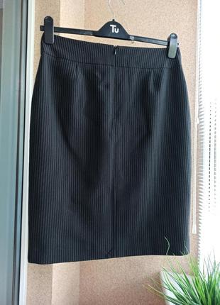 Классическая юбка - карандаш миди в мелкую полоску4 фото