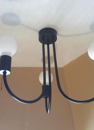 Люстра на три лампи