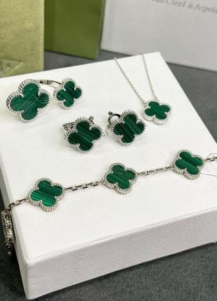 Трендовые серьги клевер с натуральным малахитом van cleef & arpels