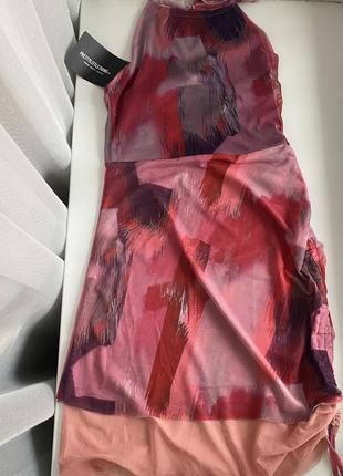 Розовое мини платье платье на завязках