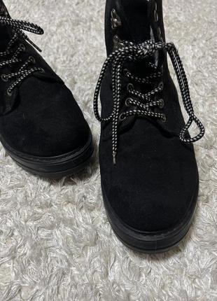 Черные замшевые ботинки3 фото
