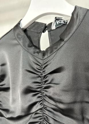 Блузка укороченная собрана по середине атласная3 фото