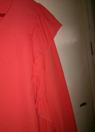 Стильная,ярко-коралловая,"шифоновая" блуза с воланами на рукавах,большого размера3 фото