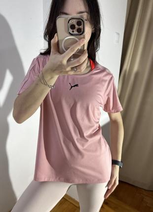 Розовая спортивная футболка puma