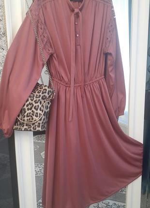 Платье с длинным рукавом