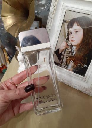 Intrusion оскар де ла рента парфюм тонкий нежный цветочный остаток во флаконе оригинал батч-код