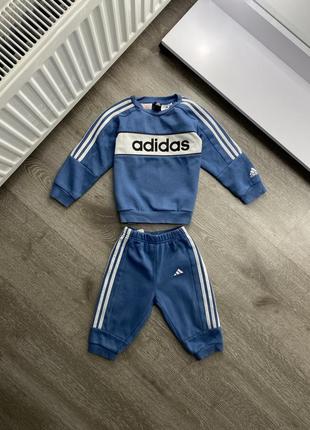 Спортивный костюм adidas