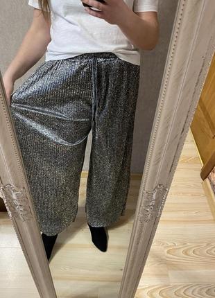 Нові шикарні модні широкі штани палаццо плісе на гумці 50-54 р з металевим накатом7 фото